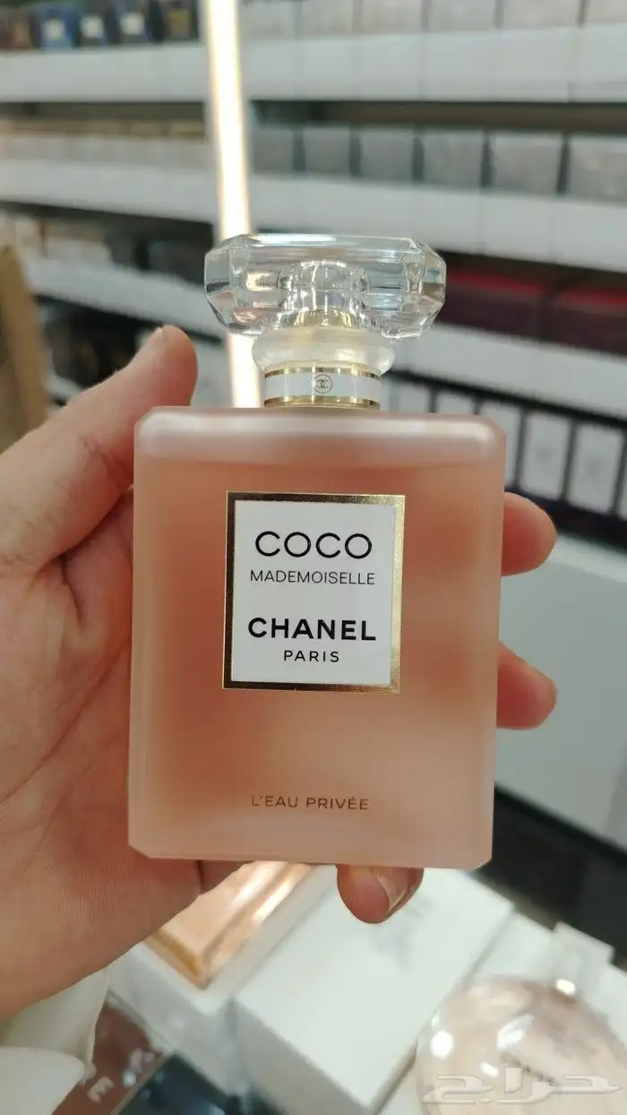 عطور أصلية بااسعار جمله ترضي الجميع حياكم الله في معرض روائ 8