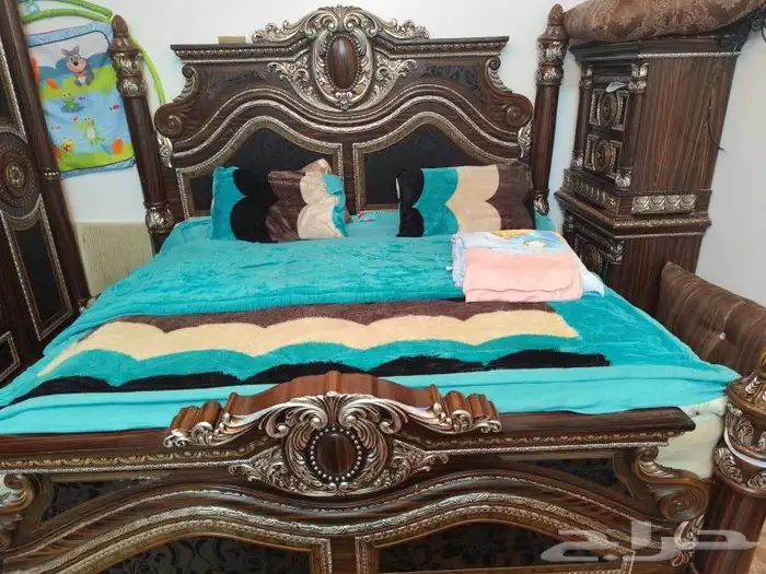 غرفه نوم للبيع مكونه من 1 سرير نوم 1دولاب ملابس 4فتحات 2 كو 2