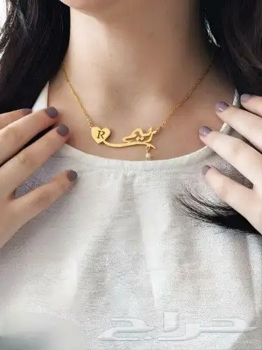 سلسال بالاسم مع حرف مطلي بالذهب 3