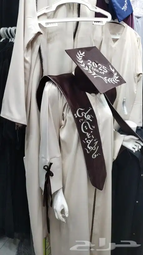 عبايات التخرج سنه 2025 1