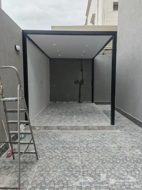 مجلس وغرف ومستودعات ومظلات سيارة وجميع انواع اعمال الحداده 0