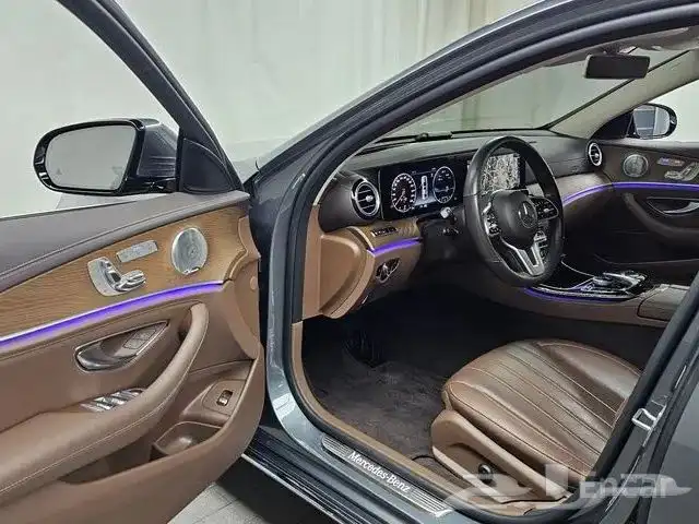 مرسيدس E300 4MATIC 2020 6