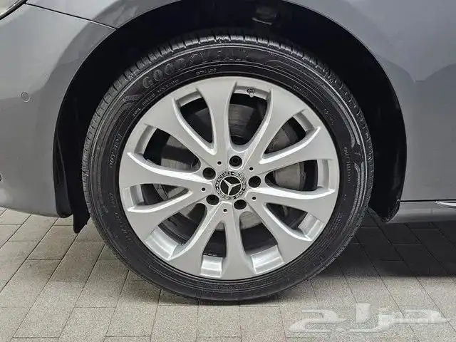 مرسيدس E300 4MATIC 2020 4