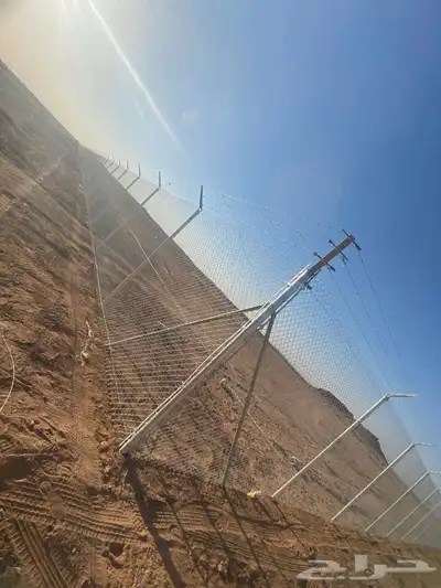 نحن نقوم بتوريد وتركيب جميع انواع الشبوك السياج الحديدي 0
