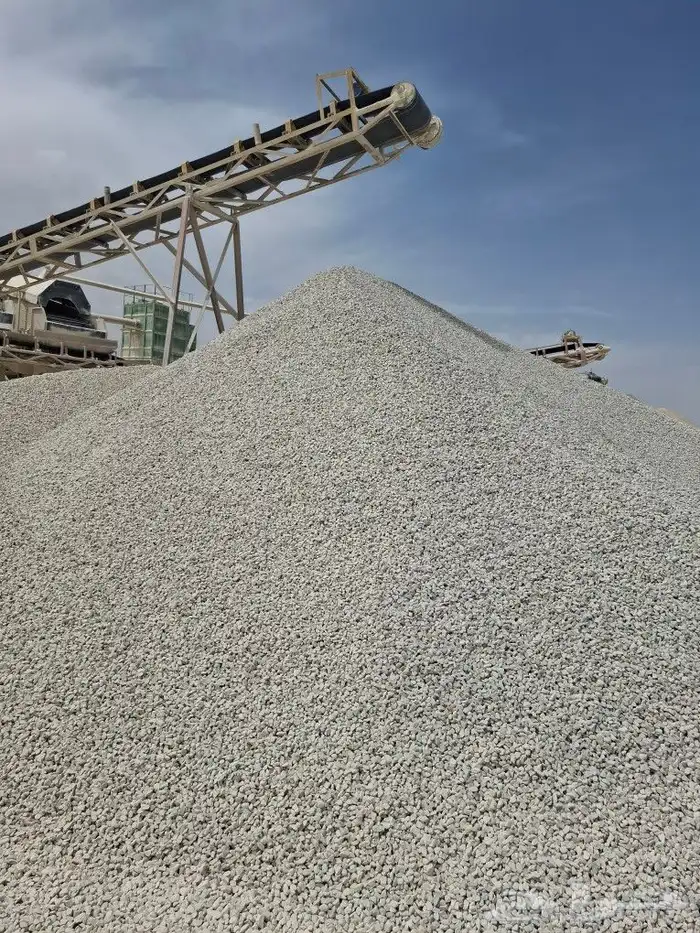 بحص ابيض ورمل ابيض واحمر وصبيز واسفلت 0