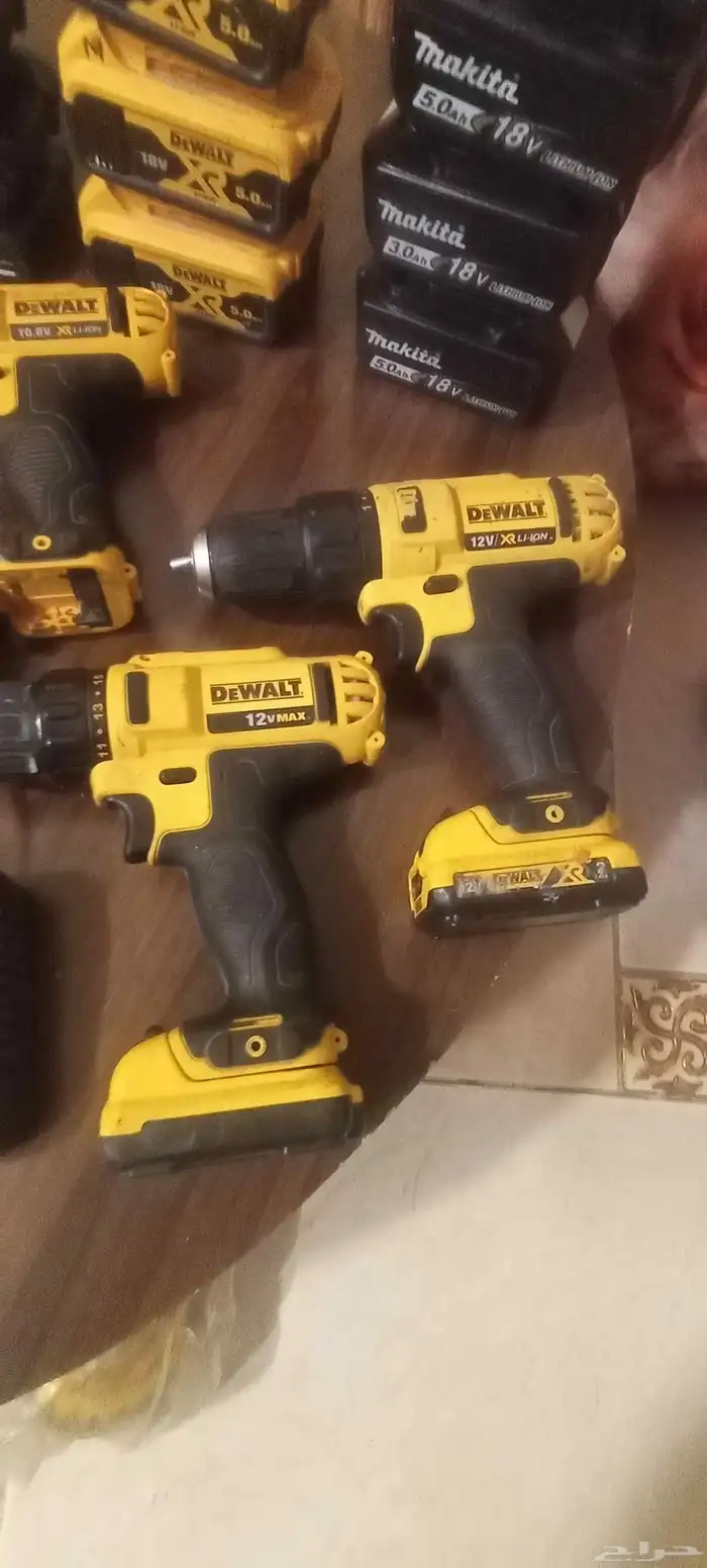 مجموعة من دريلات ديوالت و بطاريات الأصلية ومفك البراغي 7