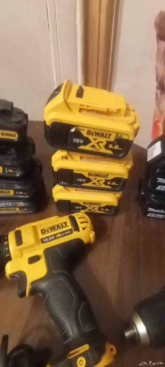 مجموعة من دريلات ديوالت و بطاريات الأصلية ومفك البراغي 6