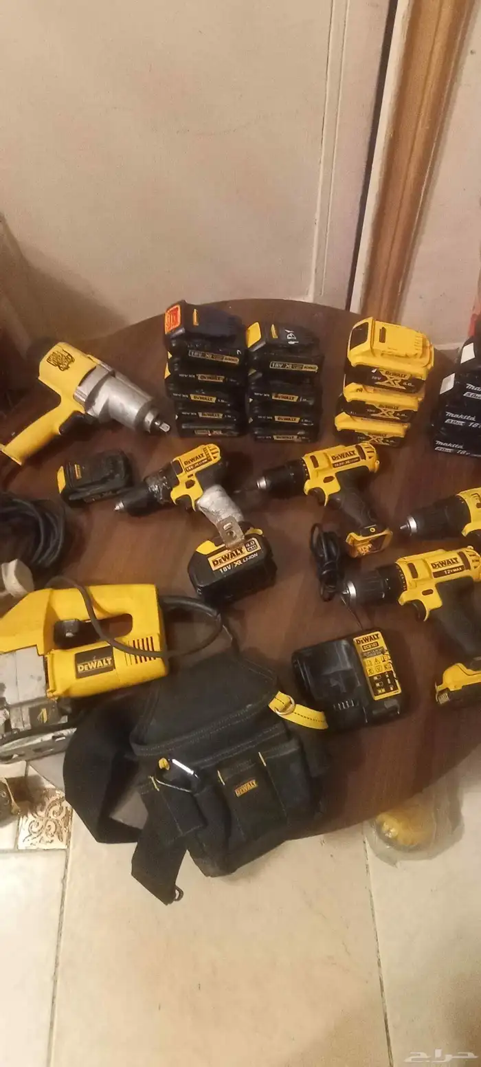 مجموعة من دريلات ديوالت و بطاريات الأصلية ومفك البراغي 5