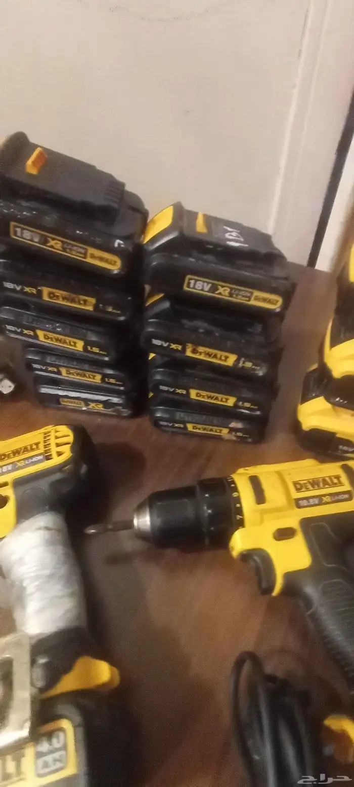 مجموعة من دريلات ديوالت و بطاريات الأصلية ومفك البراغي 8