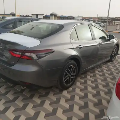 تويوتا كامري رمادي LE جنوط 2024 بطاقة 5