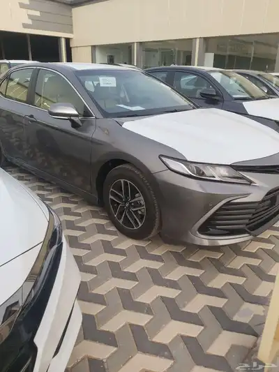 تويوتا كامري رمادي LE جنوط 2024 بطاقة 3