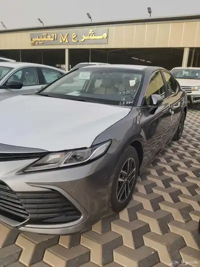 تويوتا كامري رمادي LE جنوط 2024 بطاقة 1