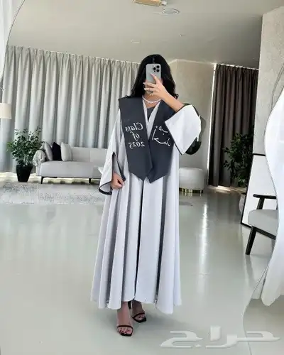 عبايات تخرج 2025 تفصيل عالي الجوده  تطريز 1