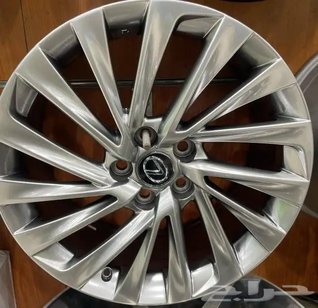 يتوفر جنوط لكزس مقاس 18 جديد 0