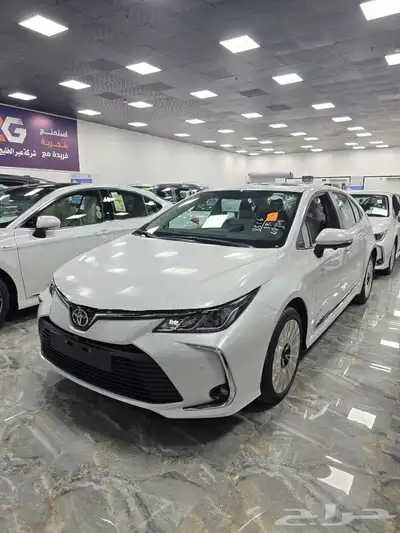 تويوتا كورولا 2.0 XLI فتحة 2025 ابيض 1
