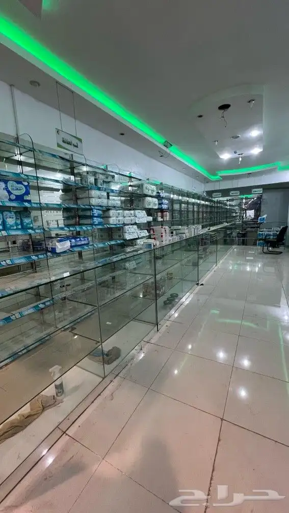 زجاج صيدليه متكامل مع طاولات للبيع اسعر انهار 2500 0