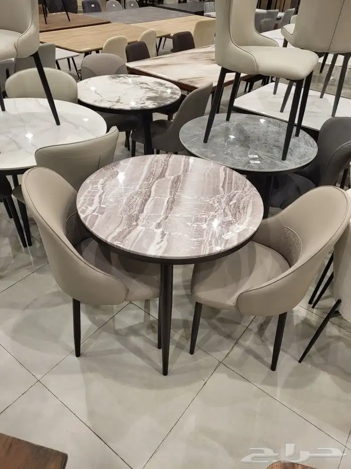 طاولات طعام داريه طاولات طعام مربع 9