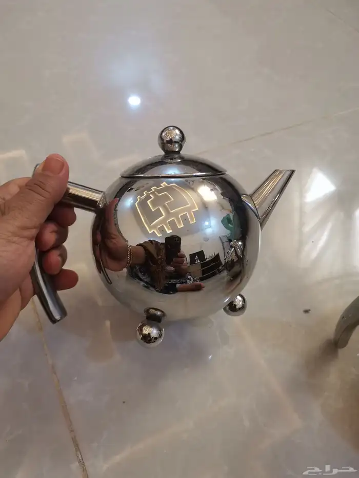 ابريق شاي كوري بن شيهون للبيع الحالة نظيف جدا و3 اباريق شبه 5