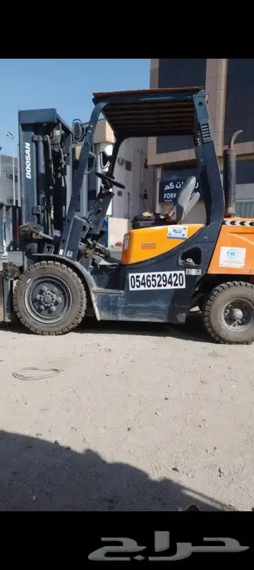 رافعه شوكية بجميع أنواعها ثلاثة سبعه طن للايجار اليومي الشهر 1