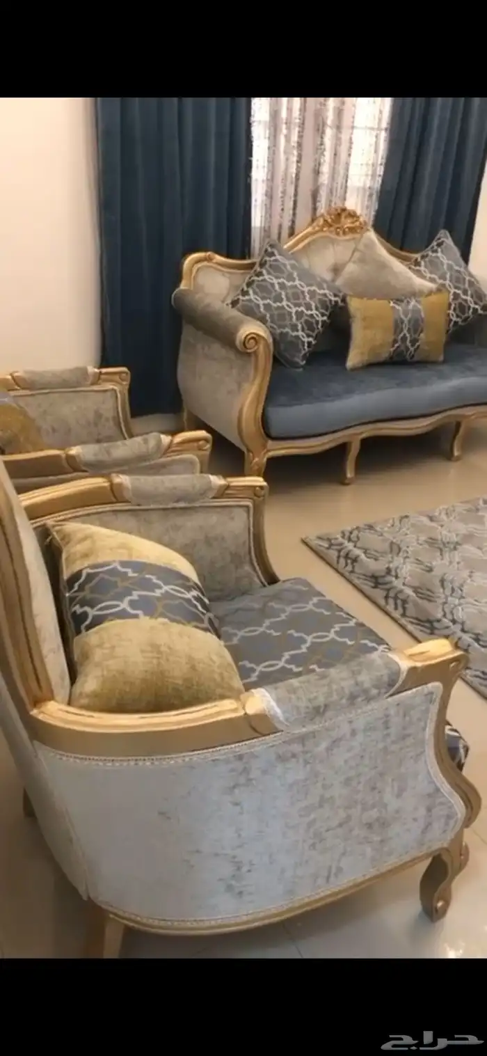كنب مع ملحقات للبيع 3