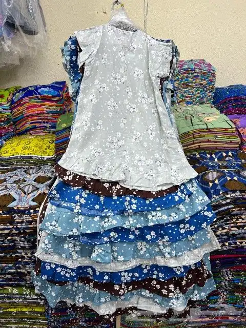 ملابس نسائي وبناتي 40