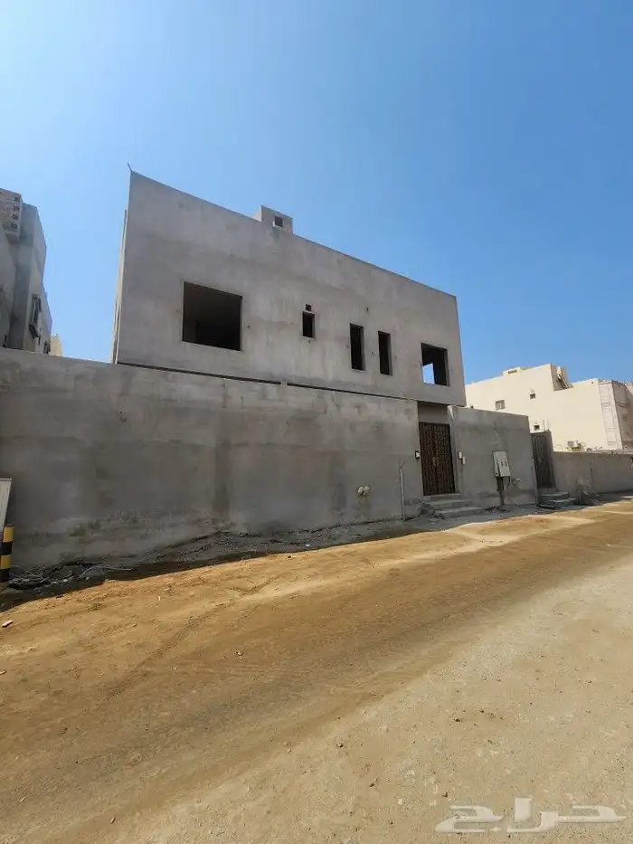 فيلا من الامام دورين وملحق وثلاث شقق خلفيه للبيع 2