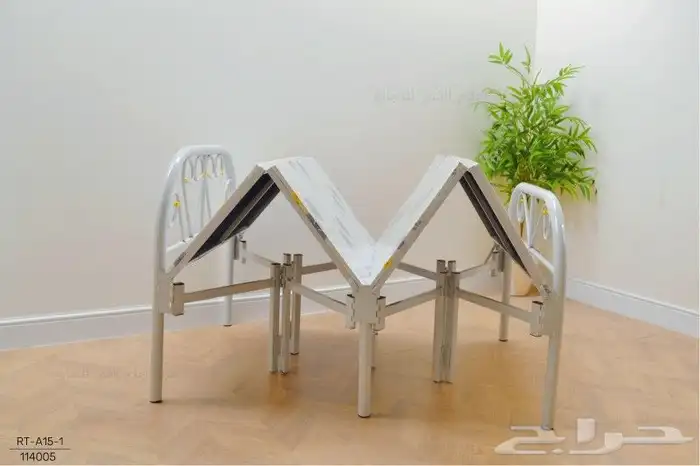 سرير بجودة عالية  مصف ح بطبقة خشب أنيقة ومتانة ممتازة.   ت 1