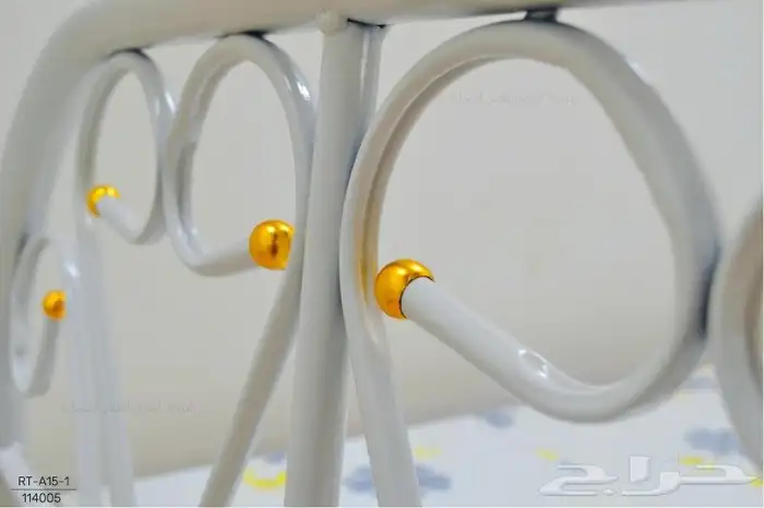 سرير بجودة عالية  مصف ح بطبقة خشب أنيقة ومتانة ممتازة.   ت 4