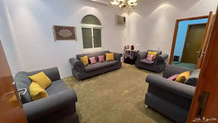 شقة مفروشه للايجار الشهري بابها حي النميص 12