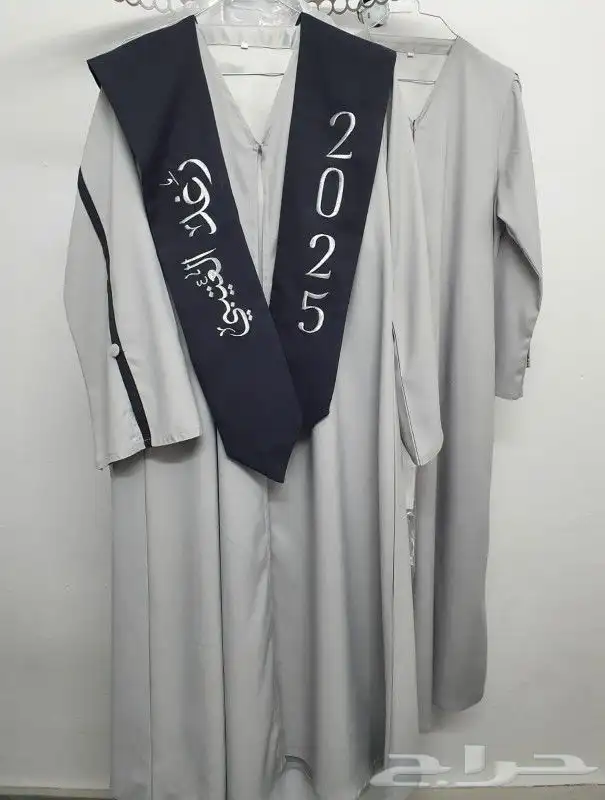 عبايات تخرج ارواب تخرج وشاح قبعه بروشات تخرج تطريز حسب طلبك 3