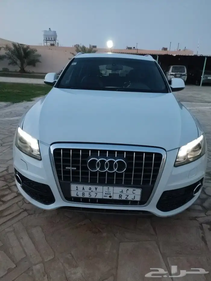 للبيع اودي Q5. 2012 نظيفة جدا ماشية 258200 0