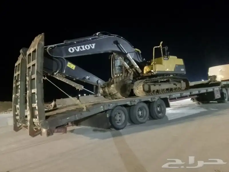 سائق بكلين جنزير متوجد في رنيه 0