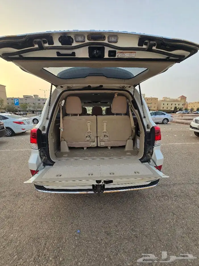 لاندكروزر 2021 فل كامل مالك الأول 11