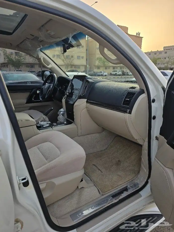 لاندكروزر 2021 فل كامل مالك الأول 14