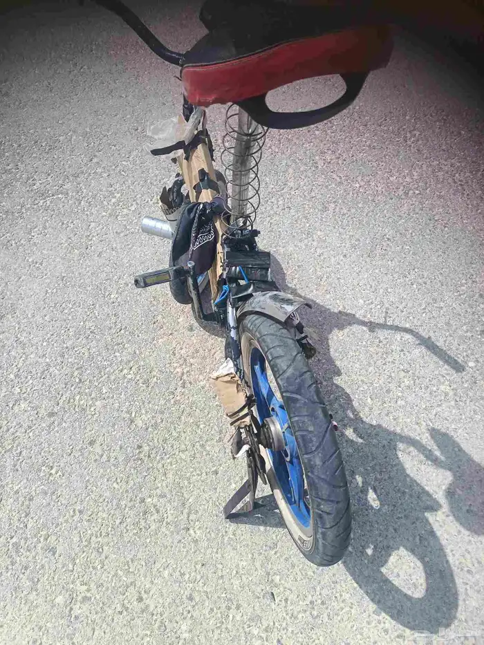 سيكل فراشه مرشوش ابيض ازرق مقاس 16 على اسوم 3