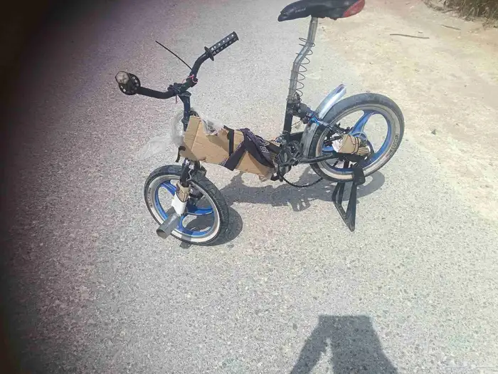 سيكل فراشه مرشوش ابيض ازرق مقاس 16 على اسوم 2