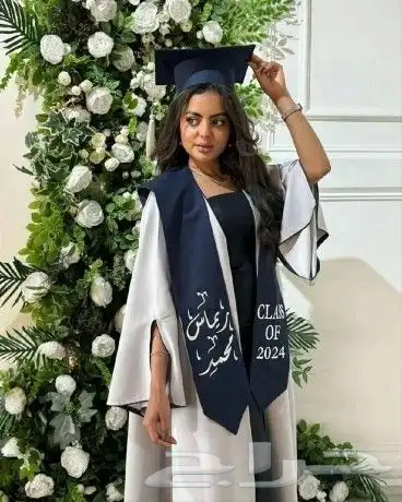 هدايا التخرج عبايات وشال وبروش 24
