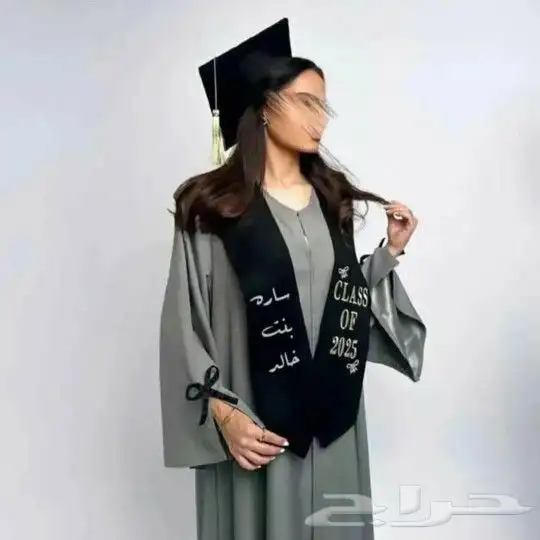 هدايا التخرج عبايات وشال وبروش 22