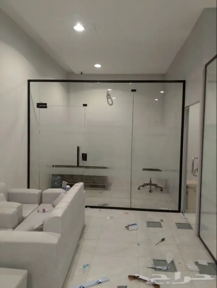 فني تركيب وصيانة زجاج سكريت 2