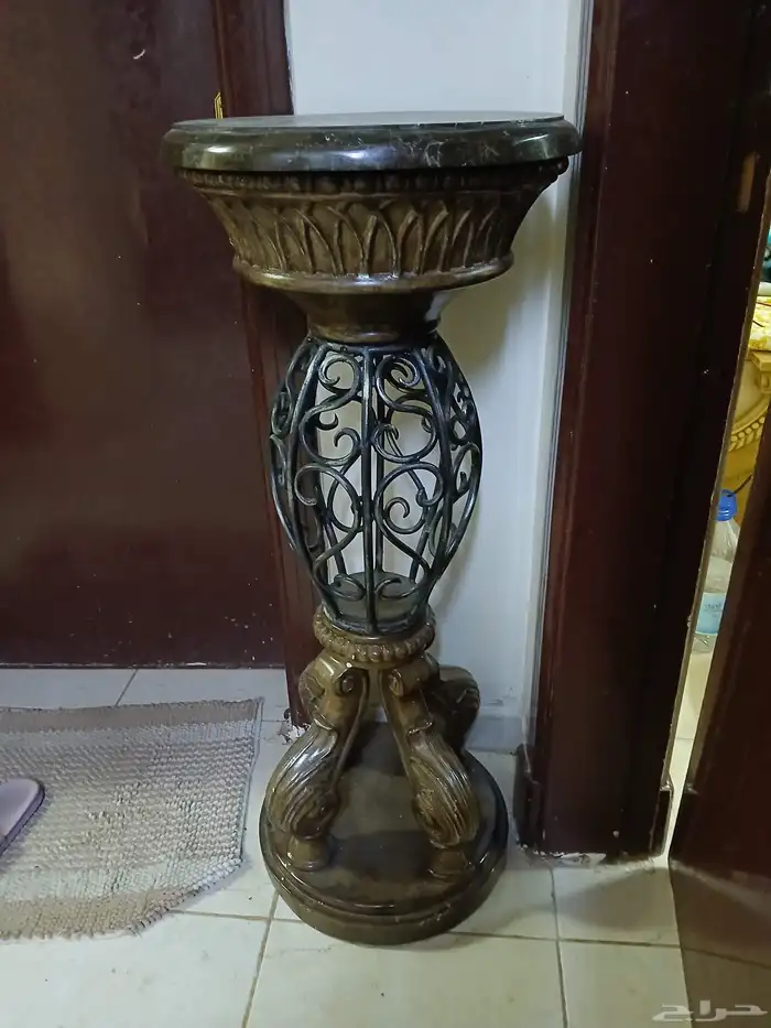 لوحات جداريه فخمه وساعه طاوله وشمعدان 2 وابجوره ومزهريه 4