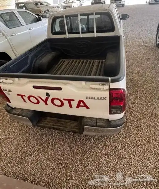 تويوتا هايلوكس DLS بريمي 2025 1