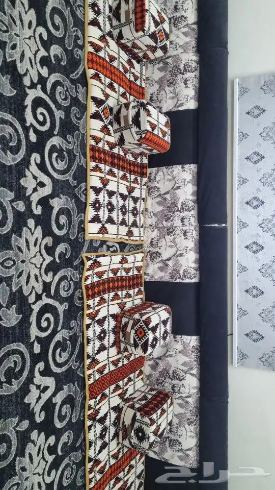 فرشتين مع اربع مساند من السنيدي جديده للرحلات للجادين فقط 4