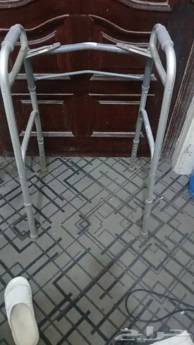 مشاية لكبار السن والعجزه بحاله ممتازه 1