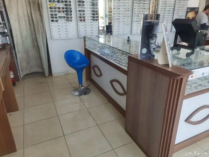 ديكور خشبي كامل لمحل نظارات 0