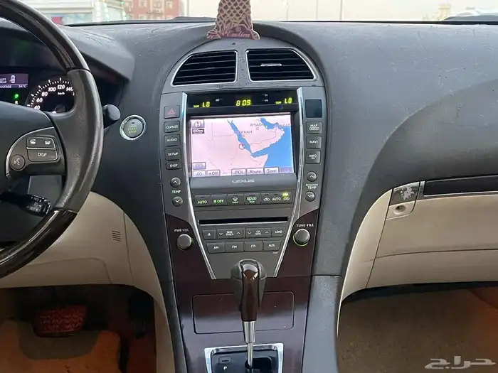 للبيع لكزس ES350 موديل 2011 8