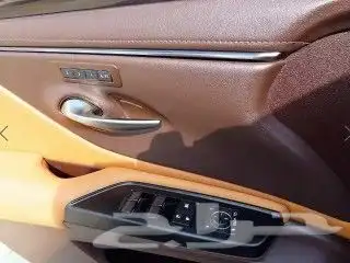 لكزس ES300 2020 11