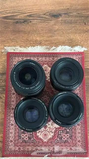 كاميرا كانون 700d نظيفه شبه جديده معه ثلاثه عدسات 50 2