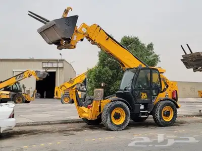 رافعات شوكيه فواركلفة وجي سي بي للايجار 1