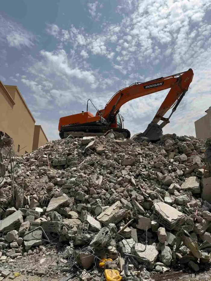 حفر وترحيل وهدم مباني 0