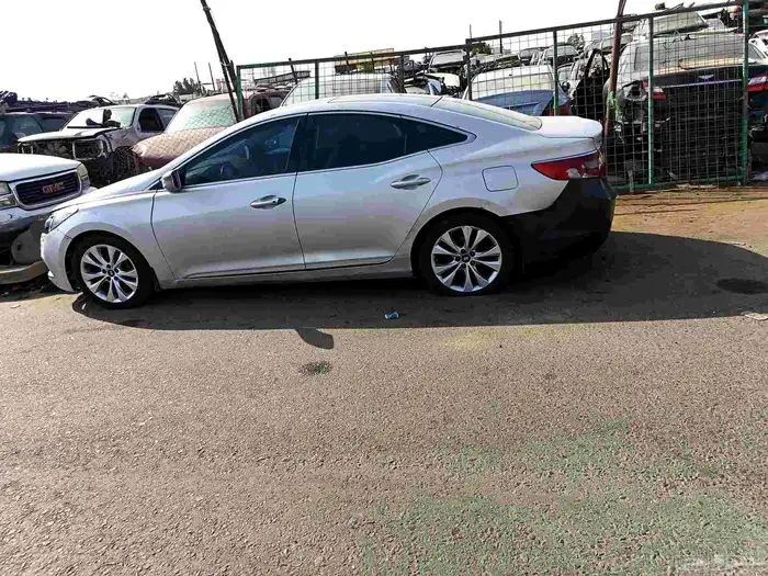 يوجد لدينا قطع غيار السيارات هونداي ازيرا 0